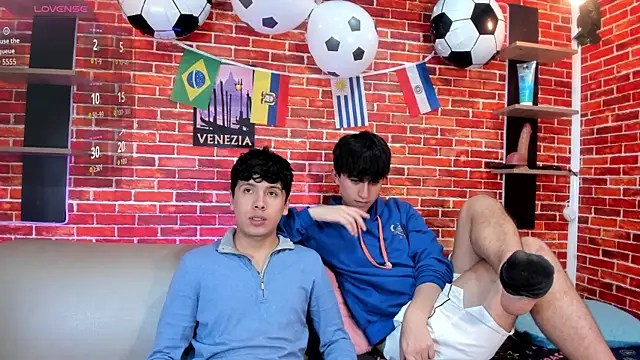 Hoot boyss  online show from June 23, 7:45 pm