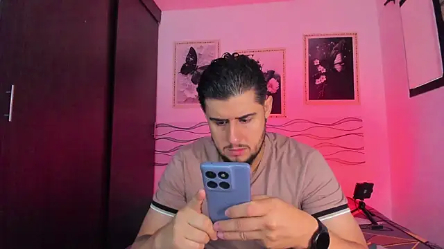 Ryan evannss  online show from May 22, 1:06 pm