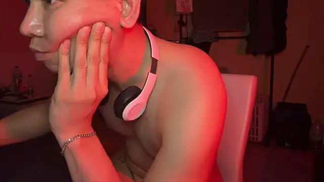 Snapshot of nattyxboi chatting on June 24, 1:59 am nattyxboi online show from June 24, 1:59 am