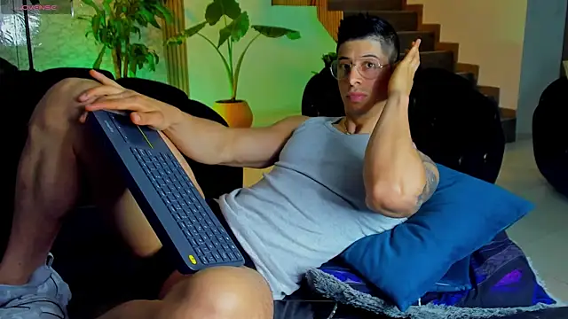 lukas green11 online show from June 7, 1:21 am