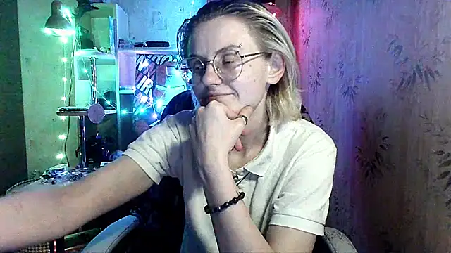   Freya    online show from May 18, 10:04 pm