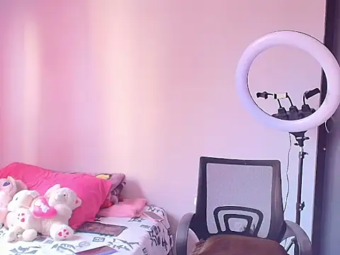 im auroraa online show from June 26, 9:41 pm