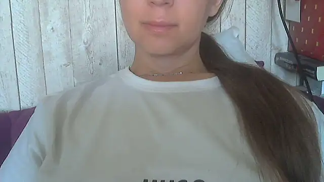 Snapshot of Bella--White chatting on May 26, 5:58 am Bella--White online show from May 26, 5:58 am