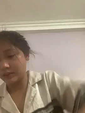 hinami-lo online show from May 16, 6:10 am