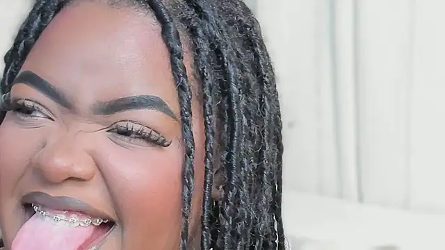 Ayanaa Ebony  online show from June 6, 11:15 am