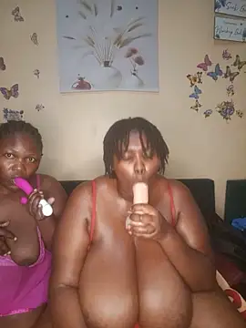 Snapshot of squirtmama chatting on June 9, 6:08 pm squirtmama online show from June 9, 6:08 pm