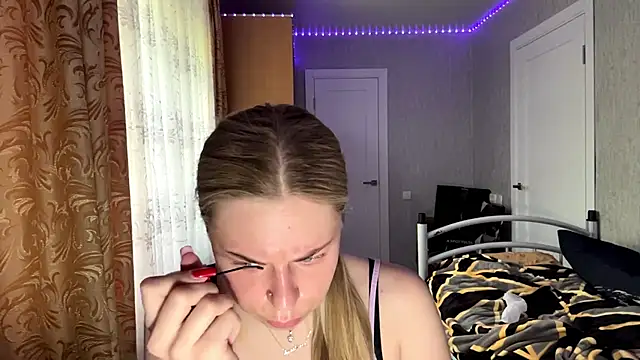 HoneysPiee online show from June 28, 10:10 am