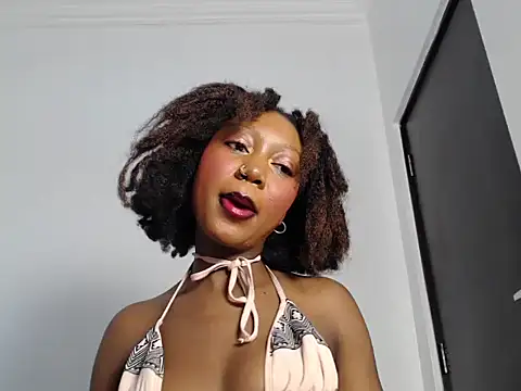 SpicyMackenzie22 online show from June 20, 4:04 am
