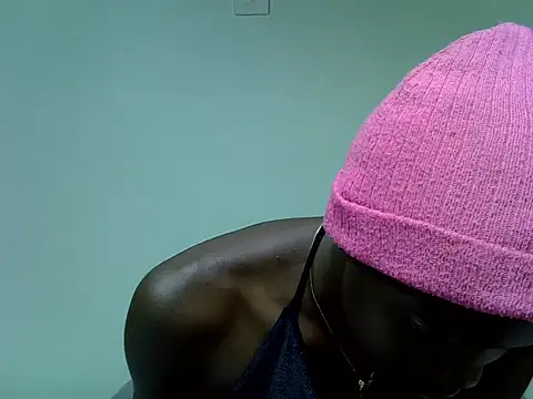 Pretty min online show from June 21, 8:11 pm