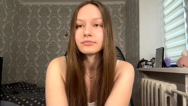 ShaylaChong online show from May 19, 4:08 am