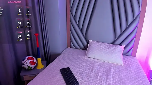 Snapshot of madison_flores chatting on June 30, 3:51 am madison flores online show from June 30, 3:51 am
