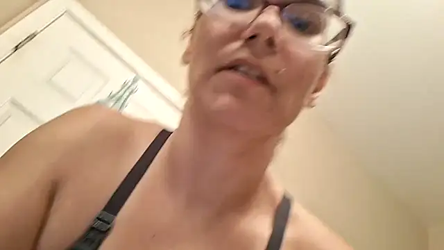 MamaBee88 online show from May 19, 7:58 am