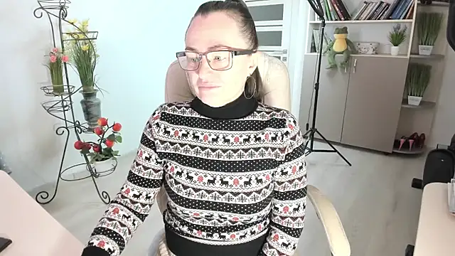 Snapshot of Vika73 chatting on February 6, 6:40 am Vika73 online show from February 6, 6:40 am