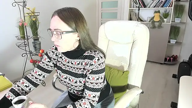 Snapshot of Vika73 chatting on February 7, 7:45 am Vika73 online show from February 7, 7:45 am