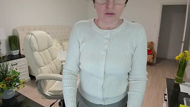 Snapshot of Vika73 chatting on February 25, 12:37 pm Vika73 online show from February 25, 12:37 pm