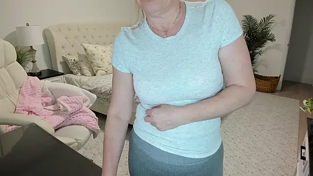 Snapshot of Vika73 chatting on March 11, 11:05 am Vika73 online show from March 11, 11:05 am