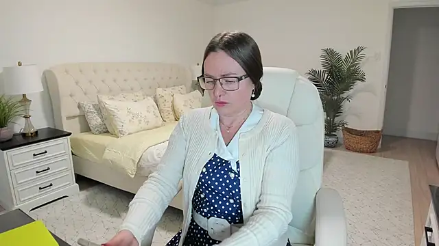 Snapshot of Vika73 chatting on April 3, 11:08 am Vika73 online show from April 3, 11:08 am