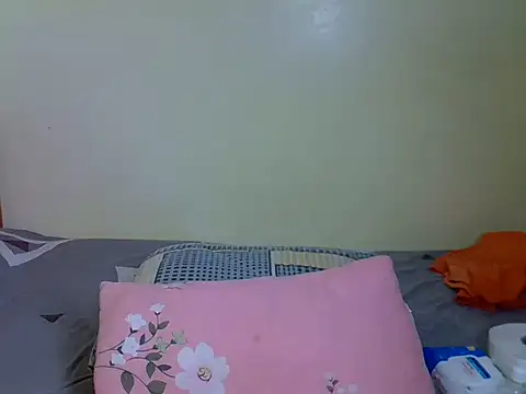 Snapshot of Pearl_petite chatting on June 24, 7:57 pm Pearl petite online show from June 24, 7:57 pm