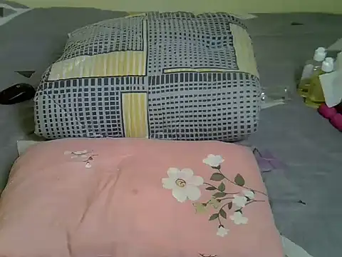 Snapshot of Pearl_petite chatting on June 25, 8:13 pm Pearl petite online show from June 25, 8:13 pm