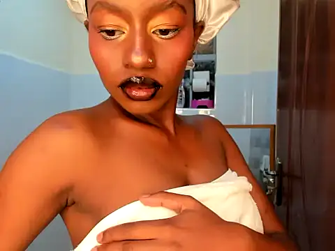 Snapshot of Naughty_Little_Barbie chatting on July 21, 6:21 pm Naughty Little Barbie online show from July 21, 6:21 pm