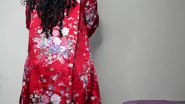 Snapshot of Real_Slim_Thick chatting on June 3, 7:19 pm Real Slim Thick online show from June 3, 7:19 pm