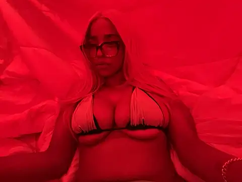 Tinyholeforpapi online show from May 19, 3:46 am