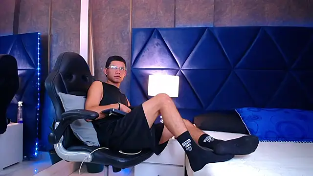ThiagoFerrer  online show from June 25, 4:12 am