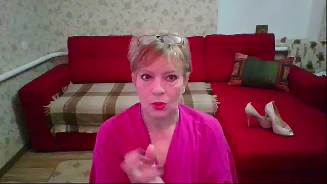 Snapshot of SamantaxFocs chatting on June 5, 3:24 am SamantaxFocs online show from June 5, 3:24 am