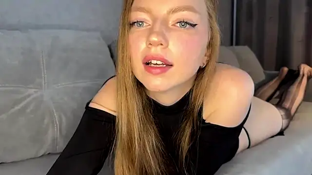 Snapshot of Auroralgnis chatting on June 21, 6:16 am Auroralgnis online show from June 21, 6:16 am