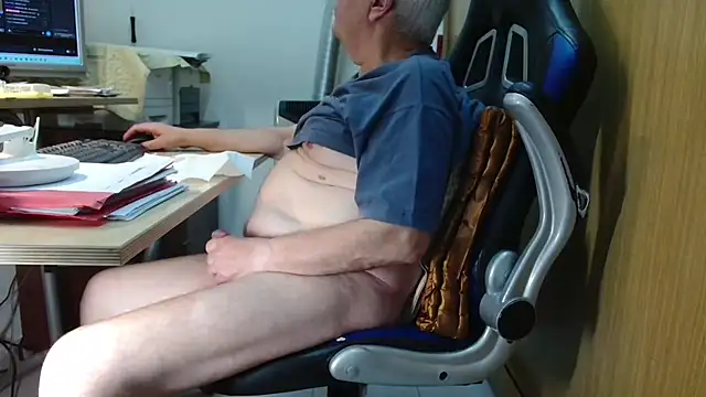 Alexxx47100 online show from May 28, 1:08 pm