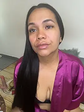 Snapshot of NoahJade chatting on July 10, 10:45 pm NoahJade online show from July 10, 10:45 pm