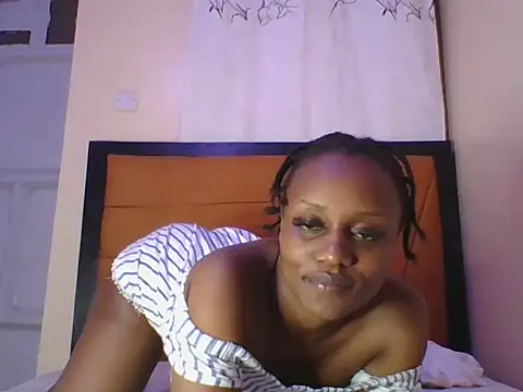 Snapshot of Ellaa_doll chatting on June 17, 10:32 pm Ellaa doll online show from June 17, 10:32 pm