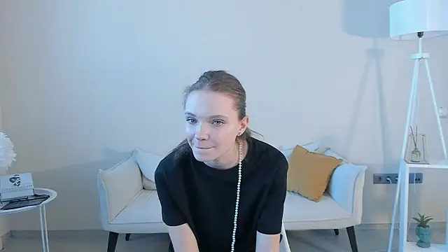 EstelleCondra online show from May 20, 5:57 am
