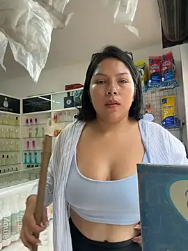 ISABELLA  LUNA online show from July 9, 12:20 pm