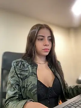 Hanna Cruz  online show from June 4, 2:01 pm