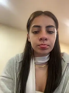 Hanna Cruz  online show from June 8, 2:28 pm