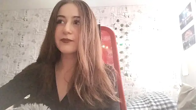 Pollykiss online show from June 3, 10:40 am