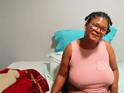 Snapshot of CandyYumsAerolaXX chatting on June 21, 7:27 pm CandyYumsAerolaXX online show from June 21, 7:27 pm
