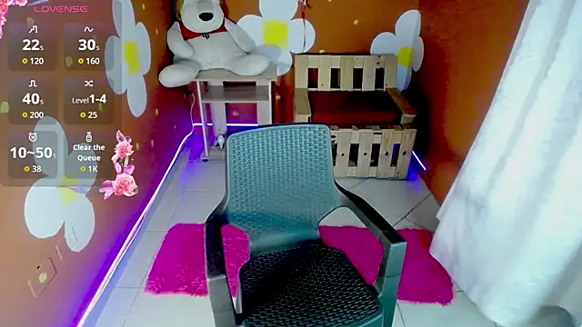 ashly litlle online show from June 2, 7:16 pm