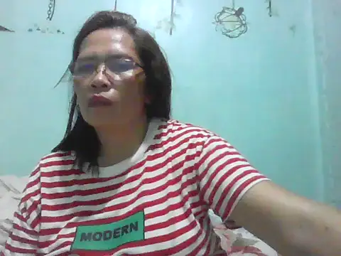 momshe2026 online show from June 20, 8:00 pm