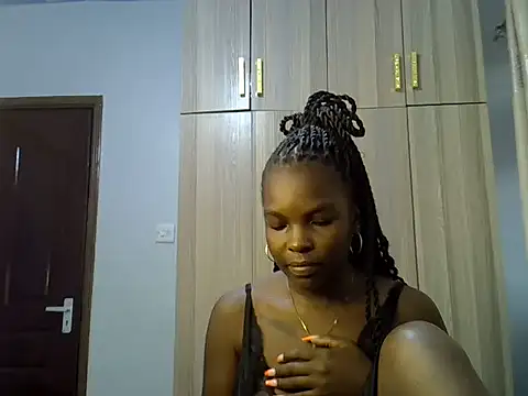 Snapshot of beauty_in_black chatting on May 20, 1:28 pm beauty in black online show from May 20, 1:28 pm