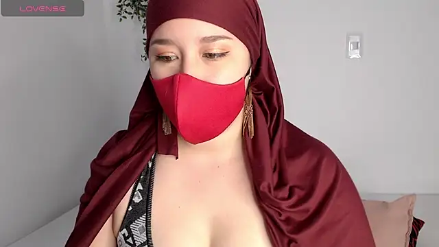 Hahnah blueX online show from May 21, 4:25 pm