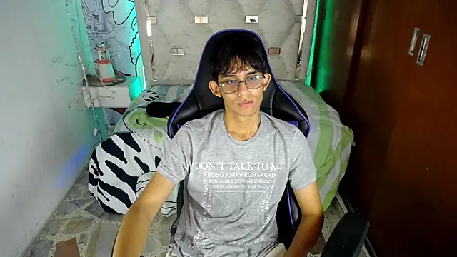 zxvn n online show from June 7, 1:04 pm