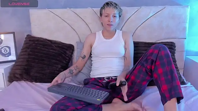 vane grey online show from June 6, 7:51 pm