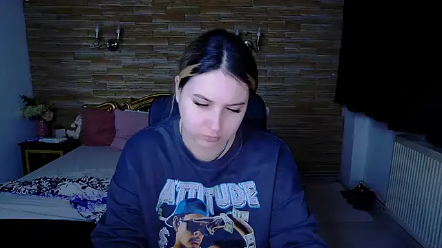 Snapshot of MiraHaze chatting on December 23, 3:50 am MiraHaze online show from December 23, 3:50 am