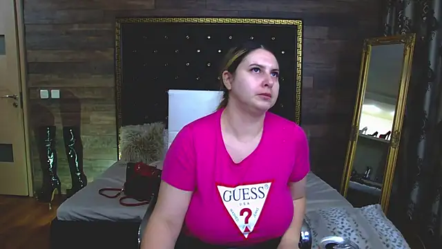 Snapshot of MiraHaze chatting on January 6, 1:30 pm MiraHaze online show from January 6, 1:30 pm