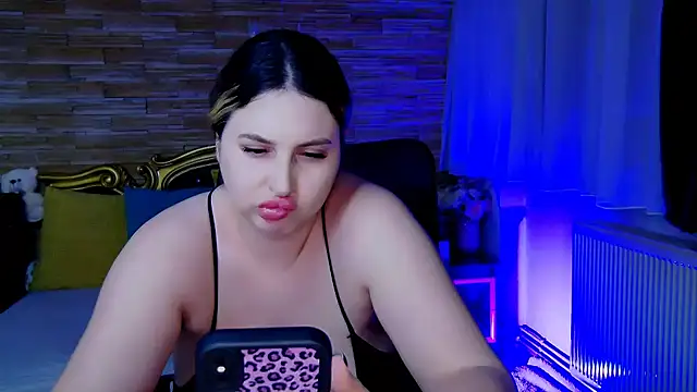 Snapshot of MiraHaze chatting on February 8, 6:12 pm MiraHaze online show from February 8, 6:12 pm