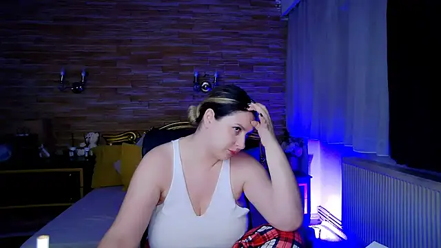 Snapshot of MiraHaze chatting on February 16, 9:27 pm MiraHaze online show from February 16, 9:27 pm