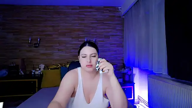 Snapshot of MiraHaze chatting on February 17, 12:54 am MiraHaze online show from February 17, 12:54 am