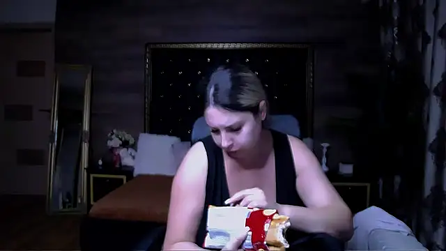 Snapshot of MiraHaze chatting on October 5, 9:29 am MiraHaze online show from October 5, 9:29 am